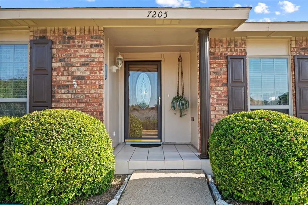 7205 Cloverglen Drive Dallas, TX 75249