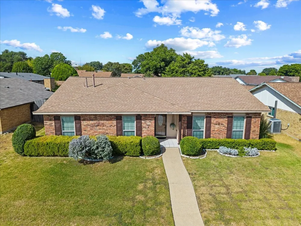 7205 Cloverglen Drive Dallas, TX 75249