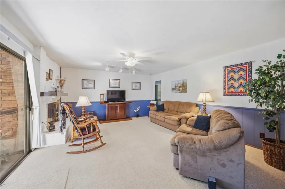7205 Cloverglen Drive Dallas, TX 75249