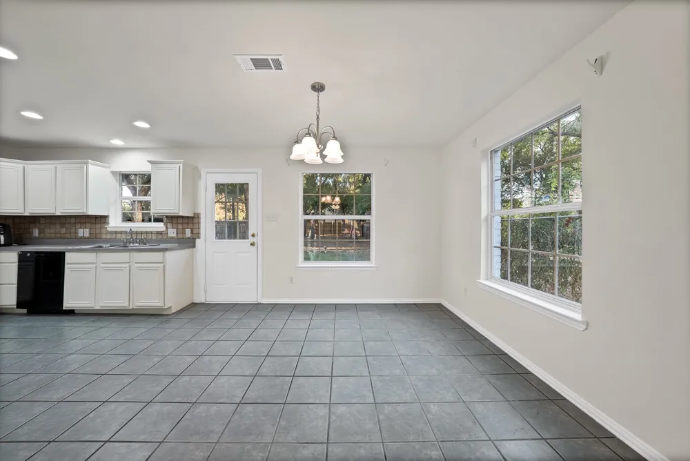 3022 Canada Drive Dallas, TX 75212