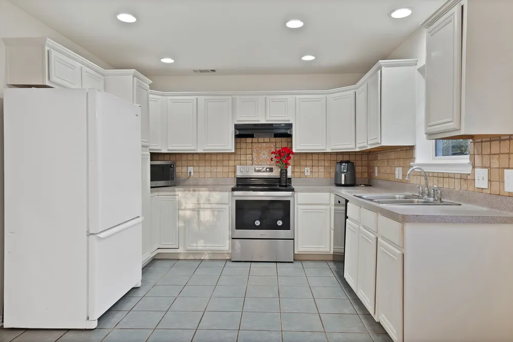 3022 Canada Drive Dallas, TX 75212
