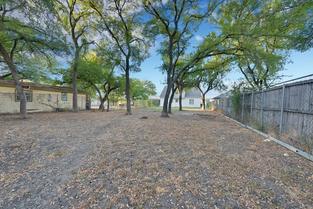 3022 Canada Drive Dallas, TX 75212