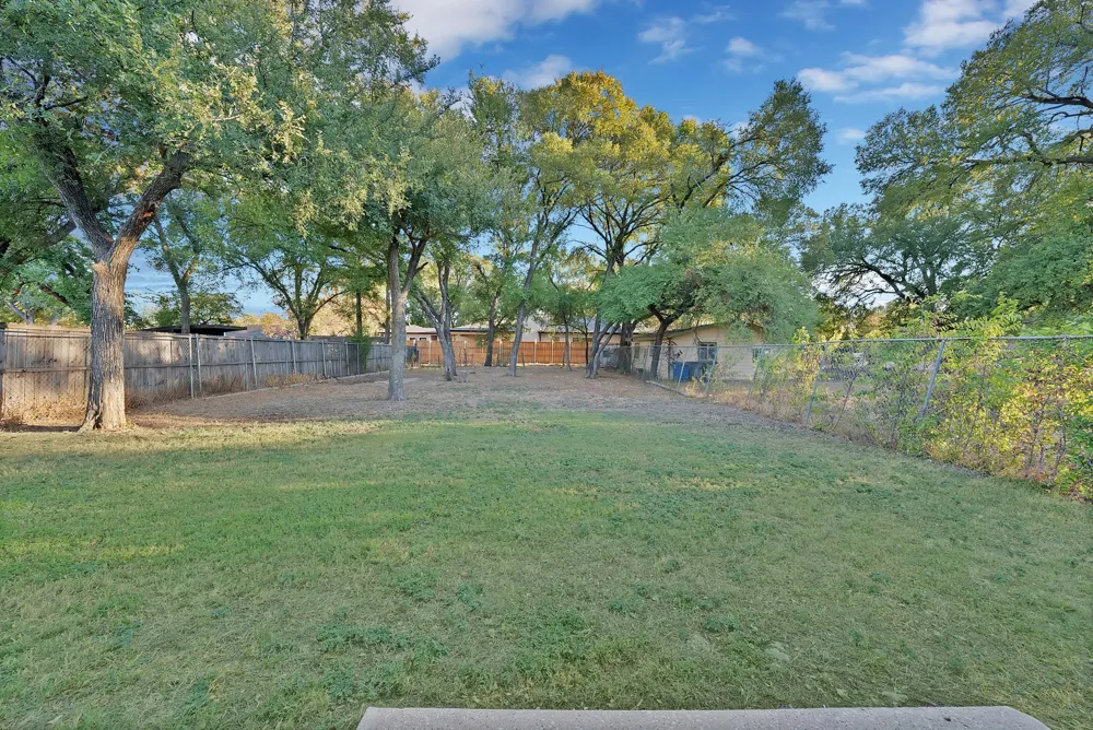 3022 Canada Drive Dallas, TX 75212
