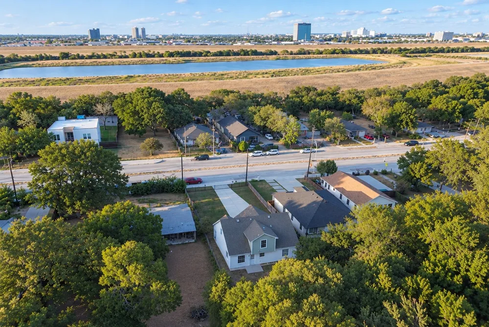 3022 Canada Drive Dallas, TX 75212