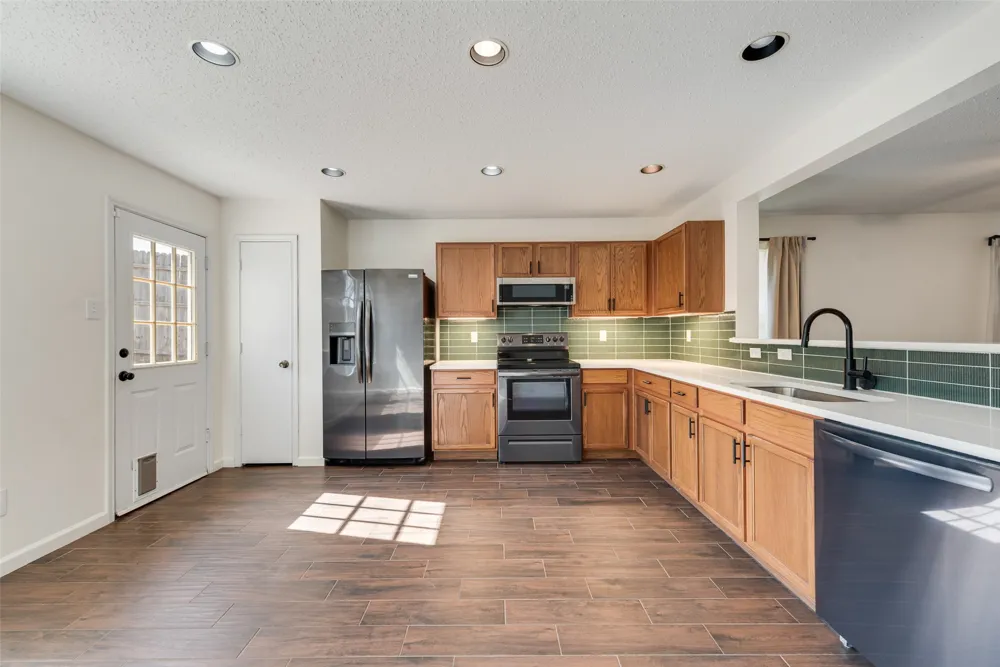 2528 Big Spring Drive Fort Worth, TX 76120