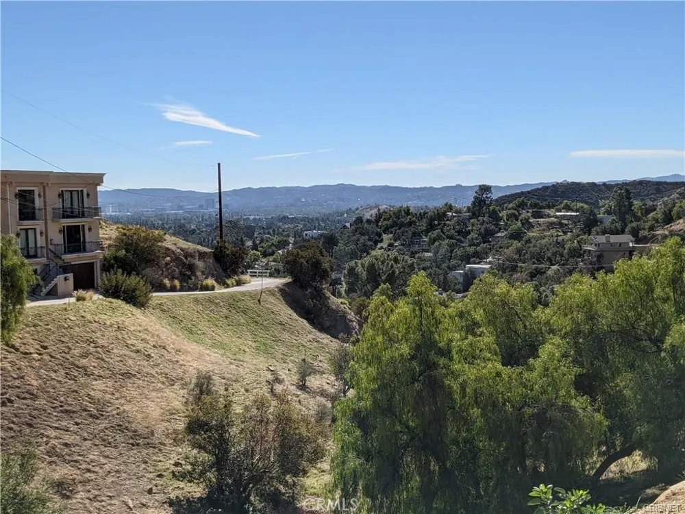 8554 HILLCROFT DRIVE West Hills, CA 91304