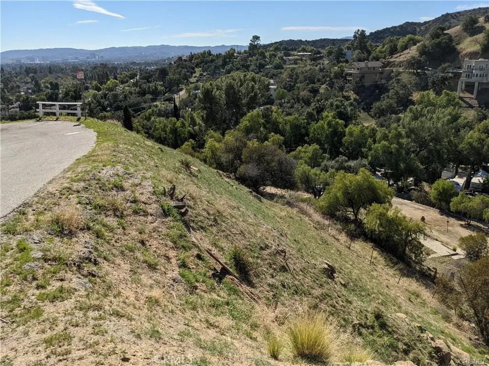 8554 HILLCROFT DRIVE West Hills, CA 91304