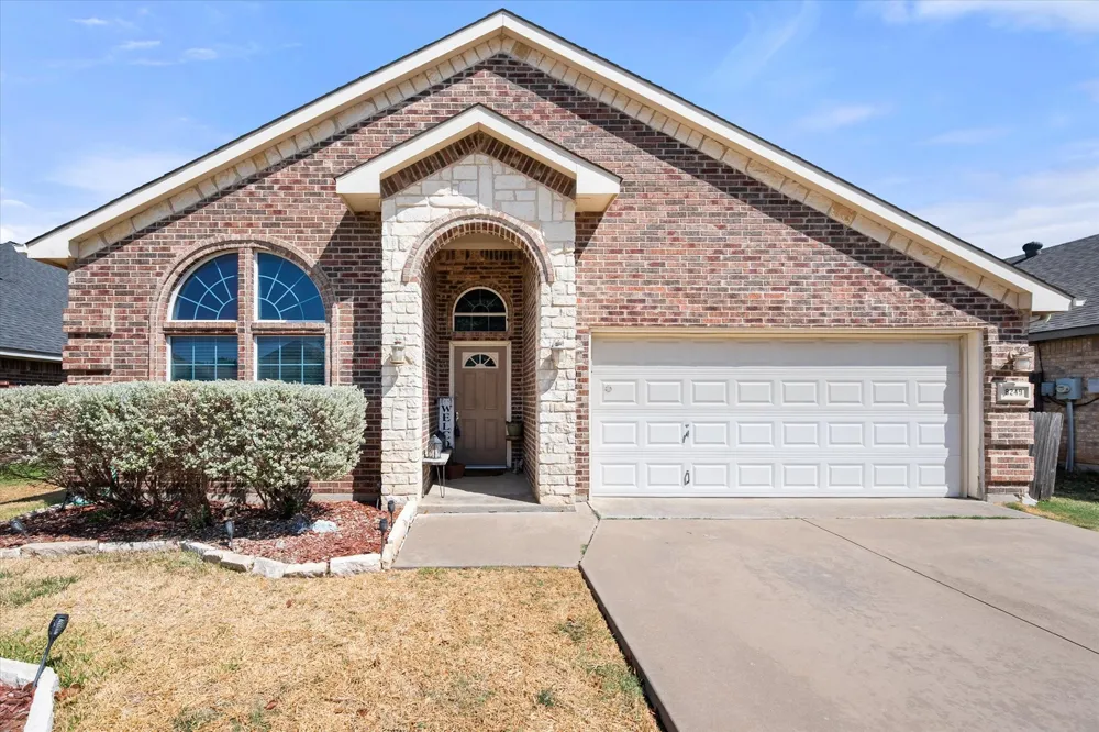 8249 Winter Falls Trail Fort Worth, TX 76053