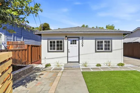2409 Summer Street