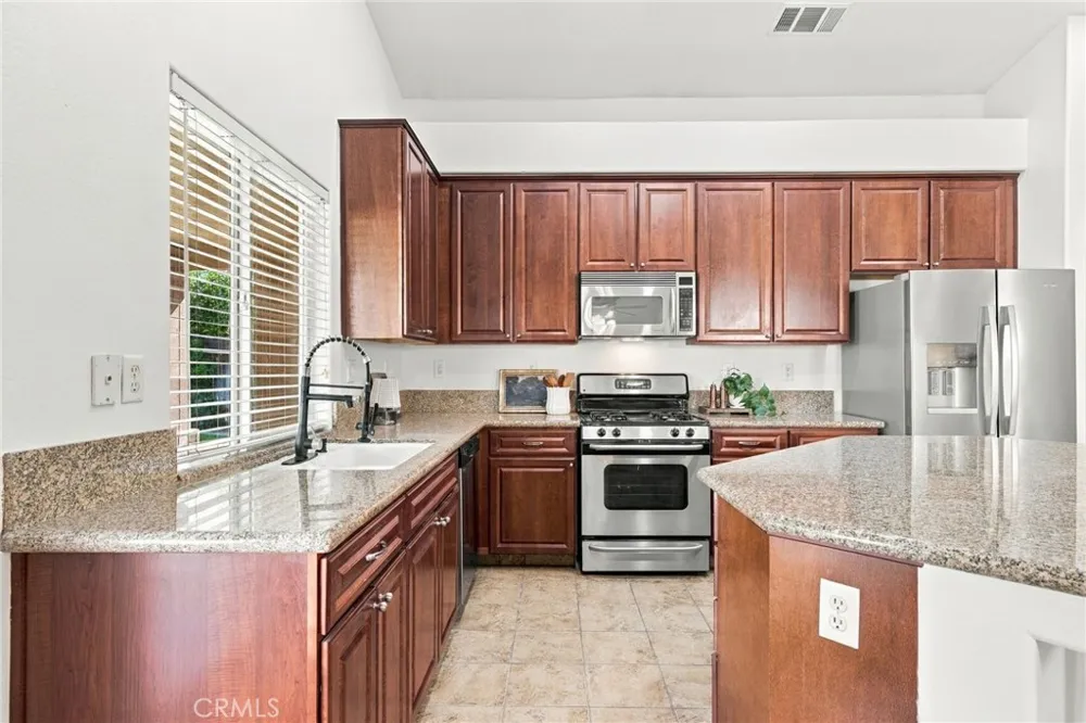 5116 Silver Clover Bakersfield, CA 93313