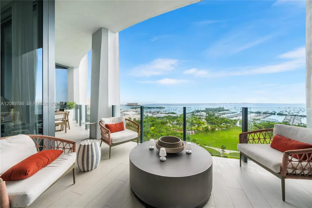 2811 S Bayshore Dr #15C Miami, FL 33133