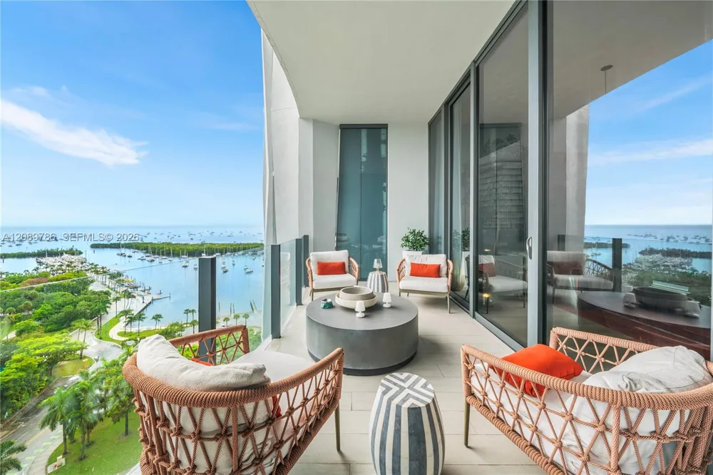 2811 S Bayshore Dr #15C Miami, FL 33133