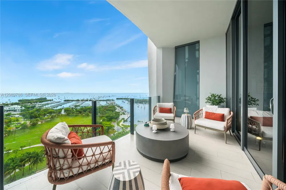 2811 S Bayshore Dr #15C Miami, FL 33133
