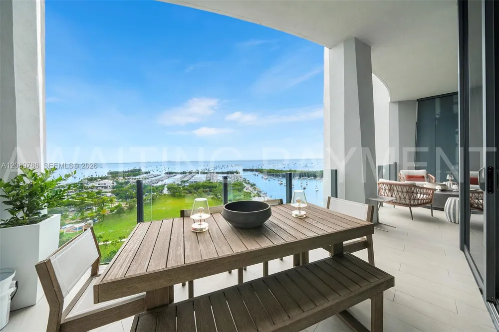 2811 S Bayshore Dr #15C Miami, FL 33133