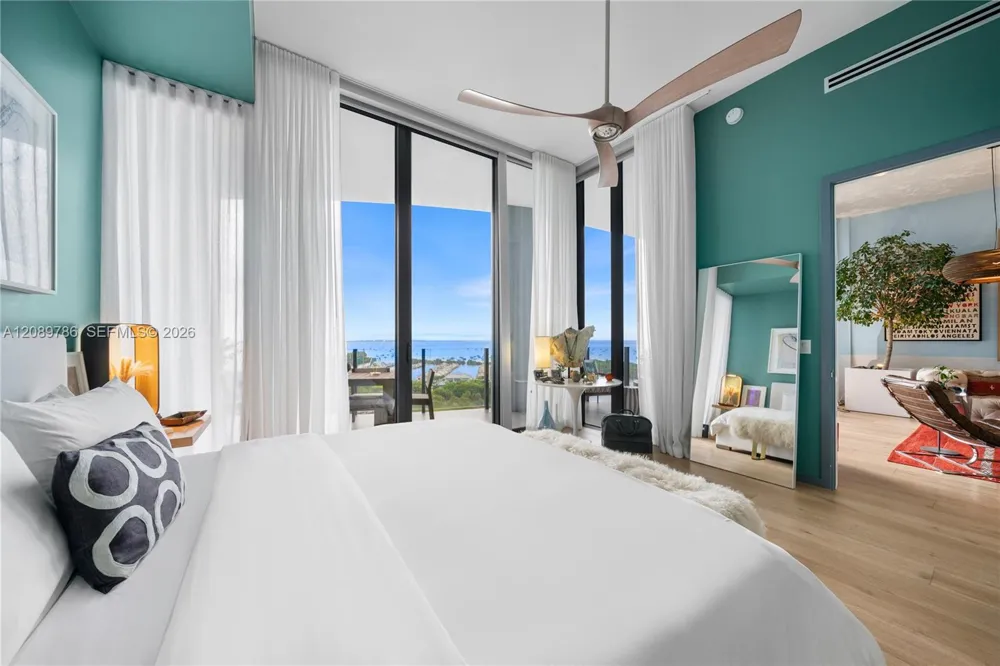 2811 S Bayshore Dr #15C Miami, FL 33133