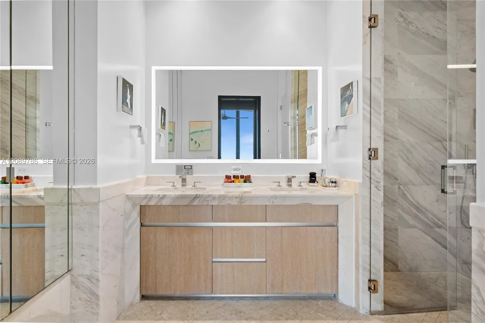 2811 S Bayshore Dr #15C Miami, FL 33133