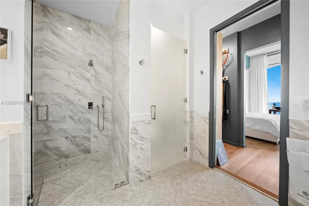 2811 S Bayshore Dr #15C Miami, FL 33133