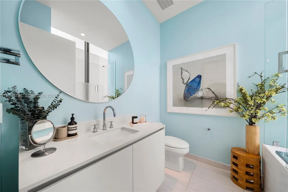 2811 S Bayshore Dr #15C Miami, FL 33133