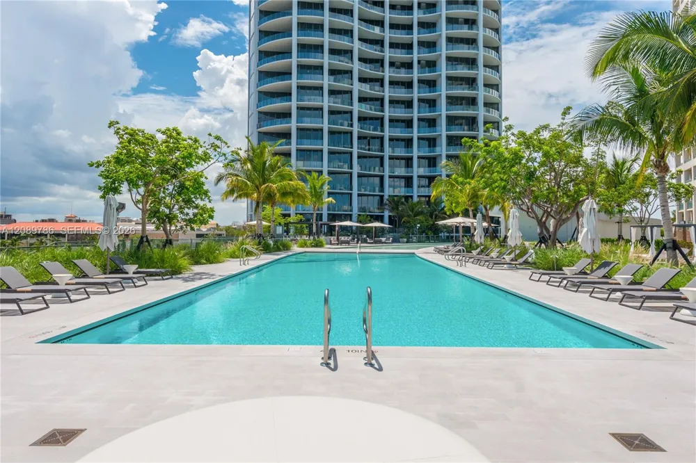 2811 S Bayshore Dr #15C Miami, FL 33133