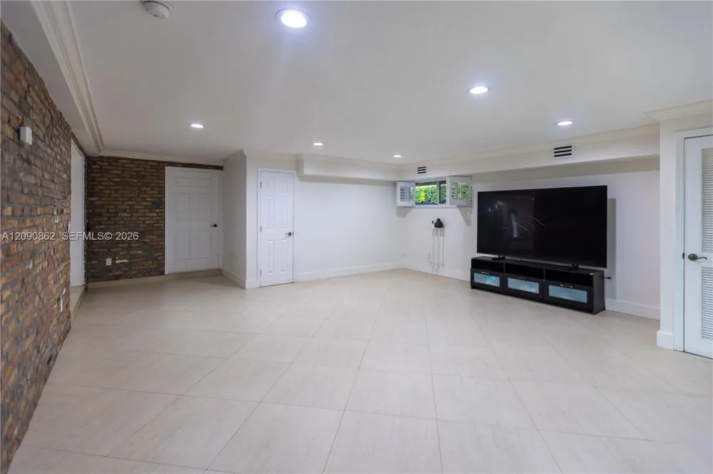 4301 SW 85th Ave Miami, FL 33155