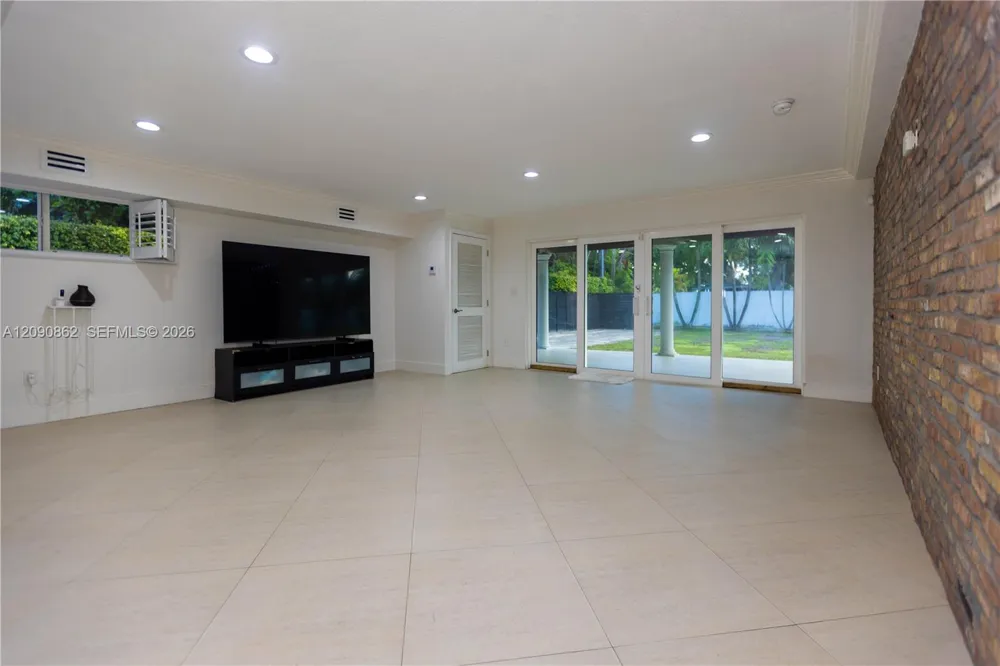 4301 SW 85th Ave Miami, FL 33155