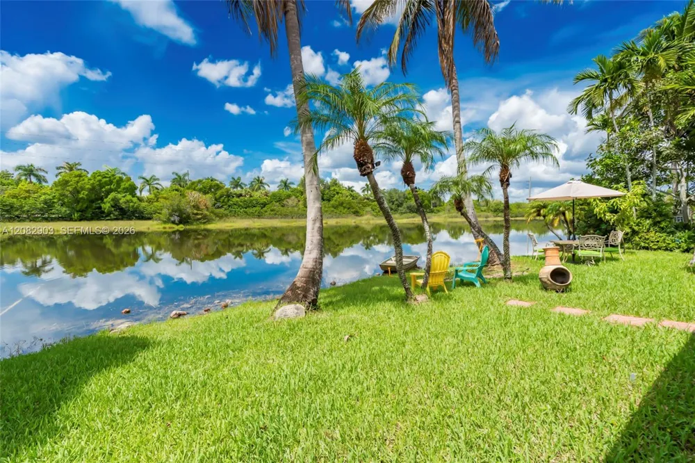 354 SW 183rd Way Pembroke Pines, FL 33029