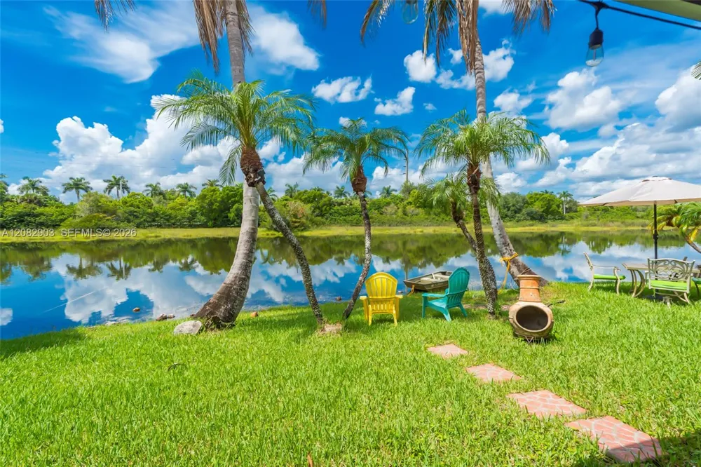 354 SW 183rd Way Pembroke Pines, FL 33029