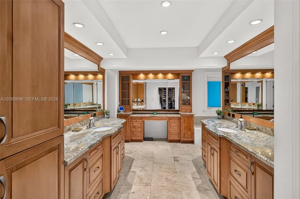 6915 SW 101st St Pinecrest, FL 33156