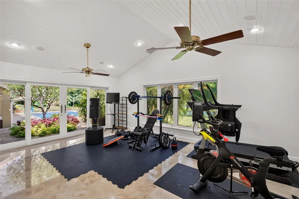 6915 SW 101st St Pinecrest, FL 33156
