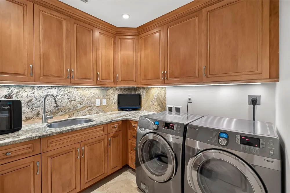6915 SW 101st St Pinecrest, FL 33156