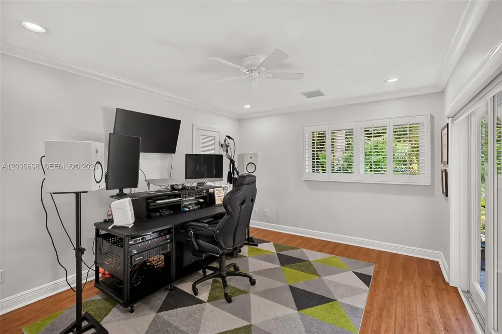 6915 SW 101st St Pinecrest, FL 33156