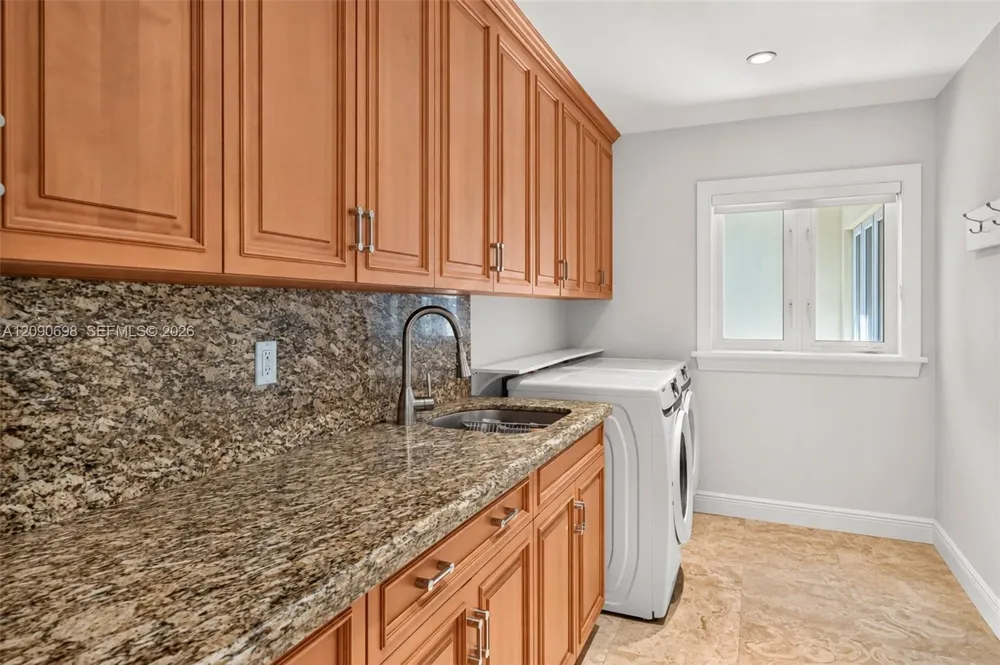 6915 SW 101st St Pinecrest, FL 33156