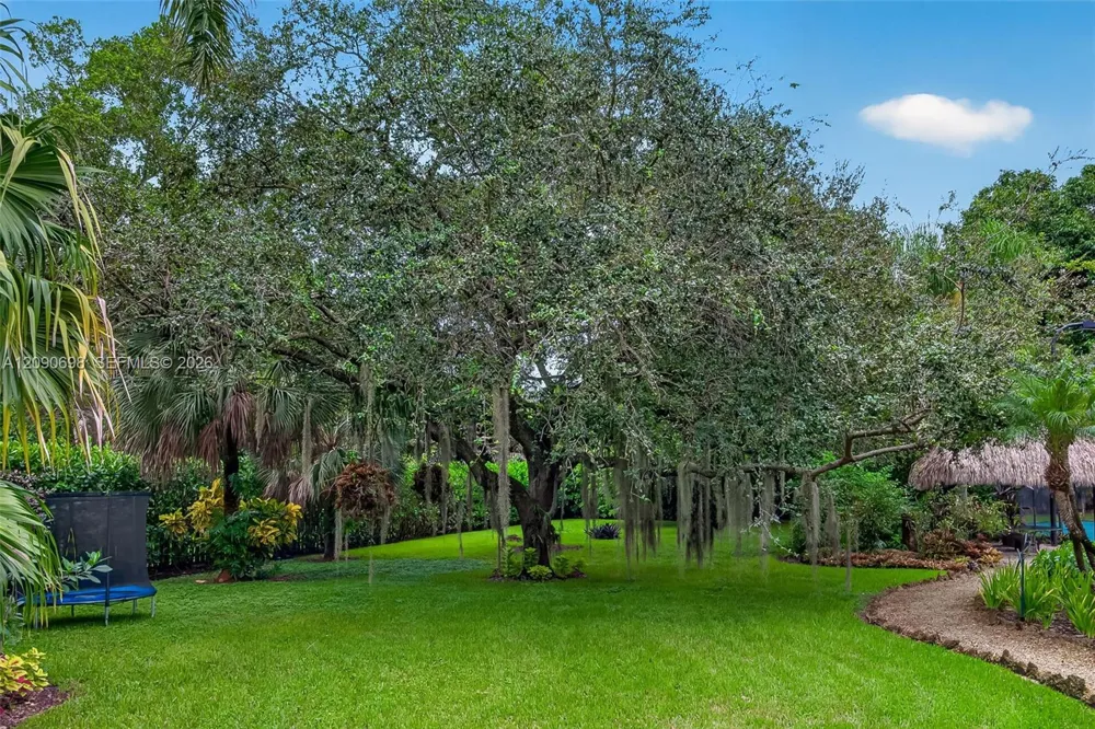 6915 SW 101st St Pinecrest, FL 33156