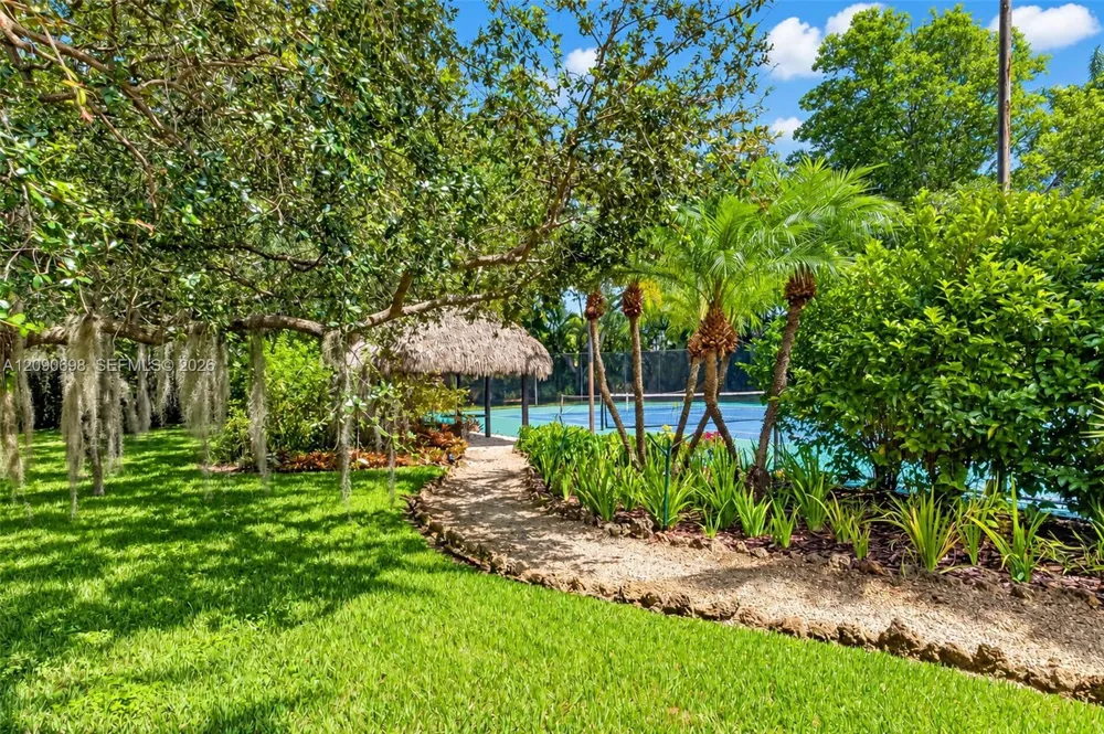 6915 SW 101st St Pinecrest, FL 33156
