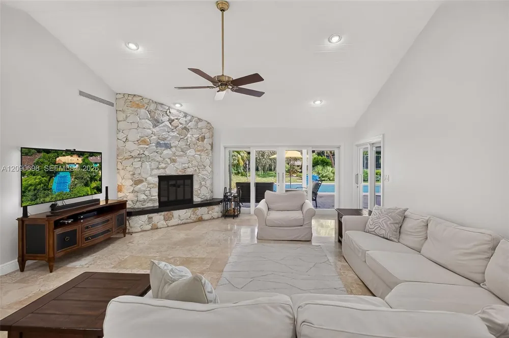 6915 SW 101st St Pinecrest, FL 33156