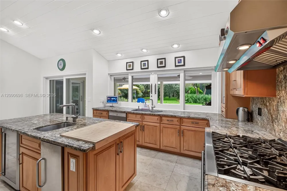 6915 SW 101st St Pinecrest, FL 33156