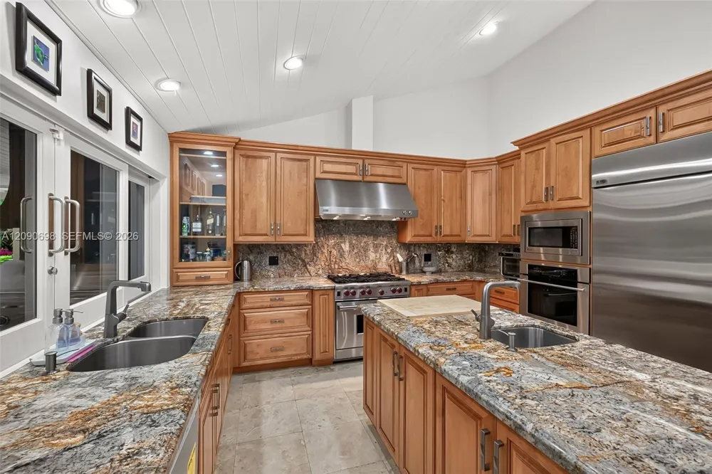 6915 SW 101st St Pinecrest, FL 33156