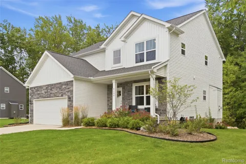 6190 Woodridge Lane