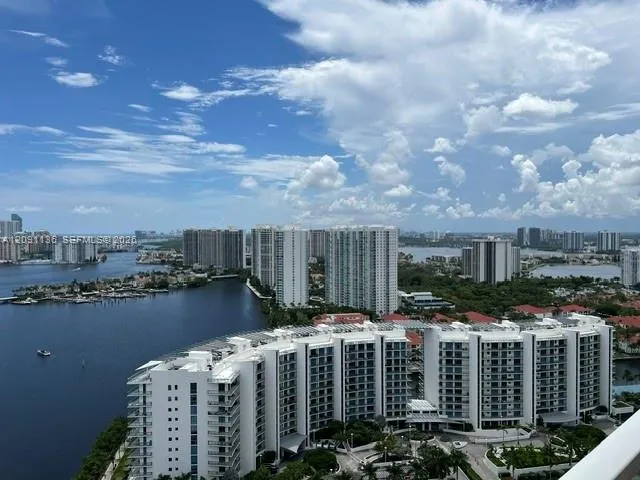 3330 NE 190th St #LPH14 Aventura, FL 33180