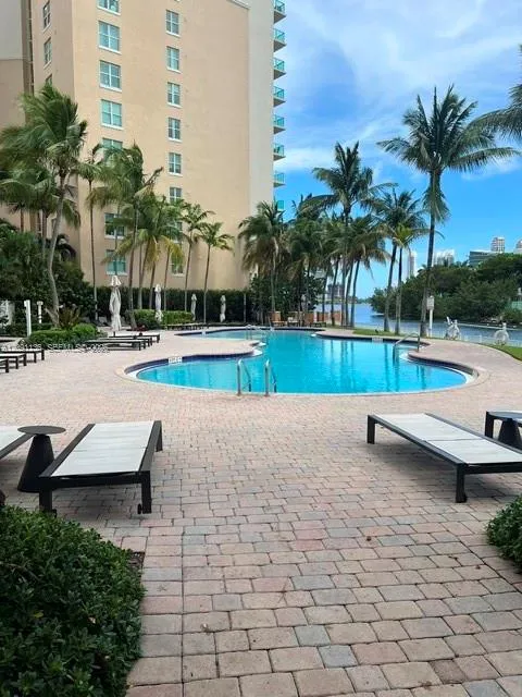 3330 NE 190th St #LPH14 Aventura, FL 33180