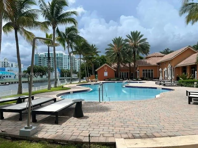3330 NE 190th St #LPH14 Aventura, FL 33180