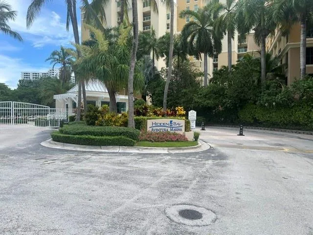 3330 NE 190th St #LPH14 Aventura, FL 33180