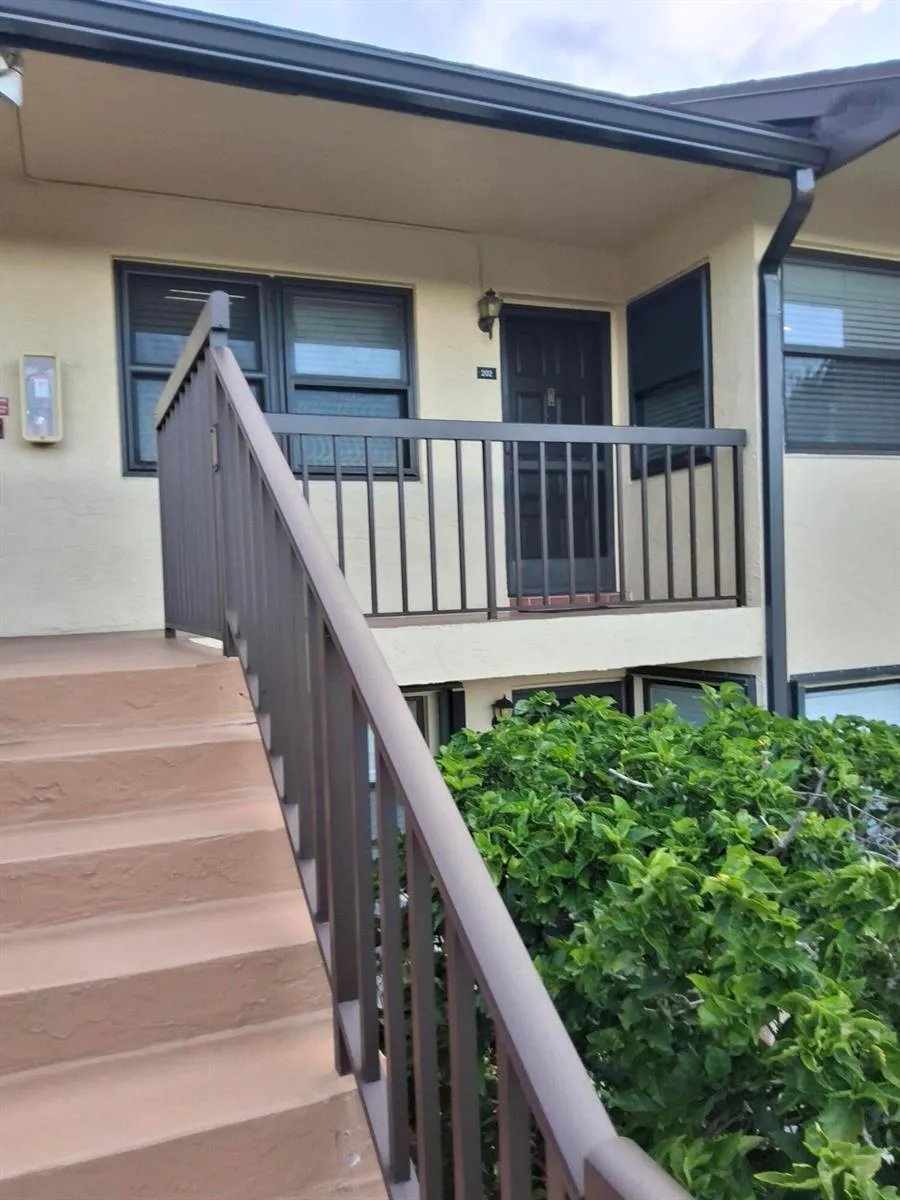 4693 E LUCERNE LAKES BOULEVARD E #202 Lake Worth, FL 33467