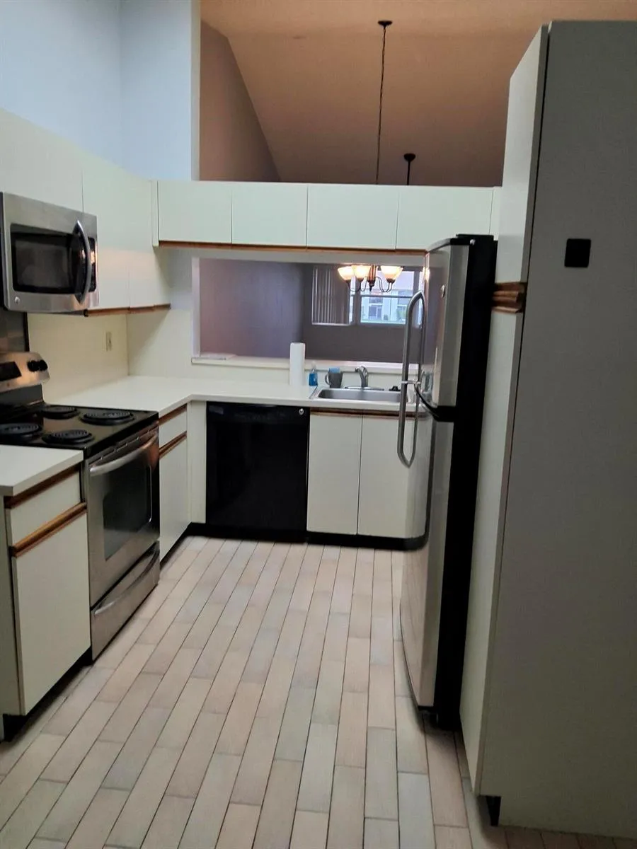 4693 E LUCERNE LAKES BOULEVARD E #202 Lake Worth, FL 33467