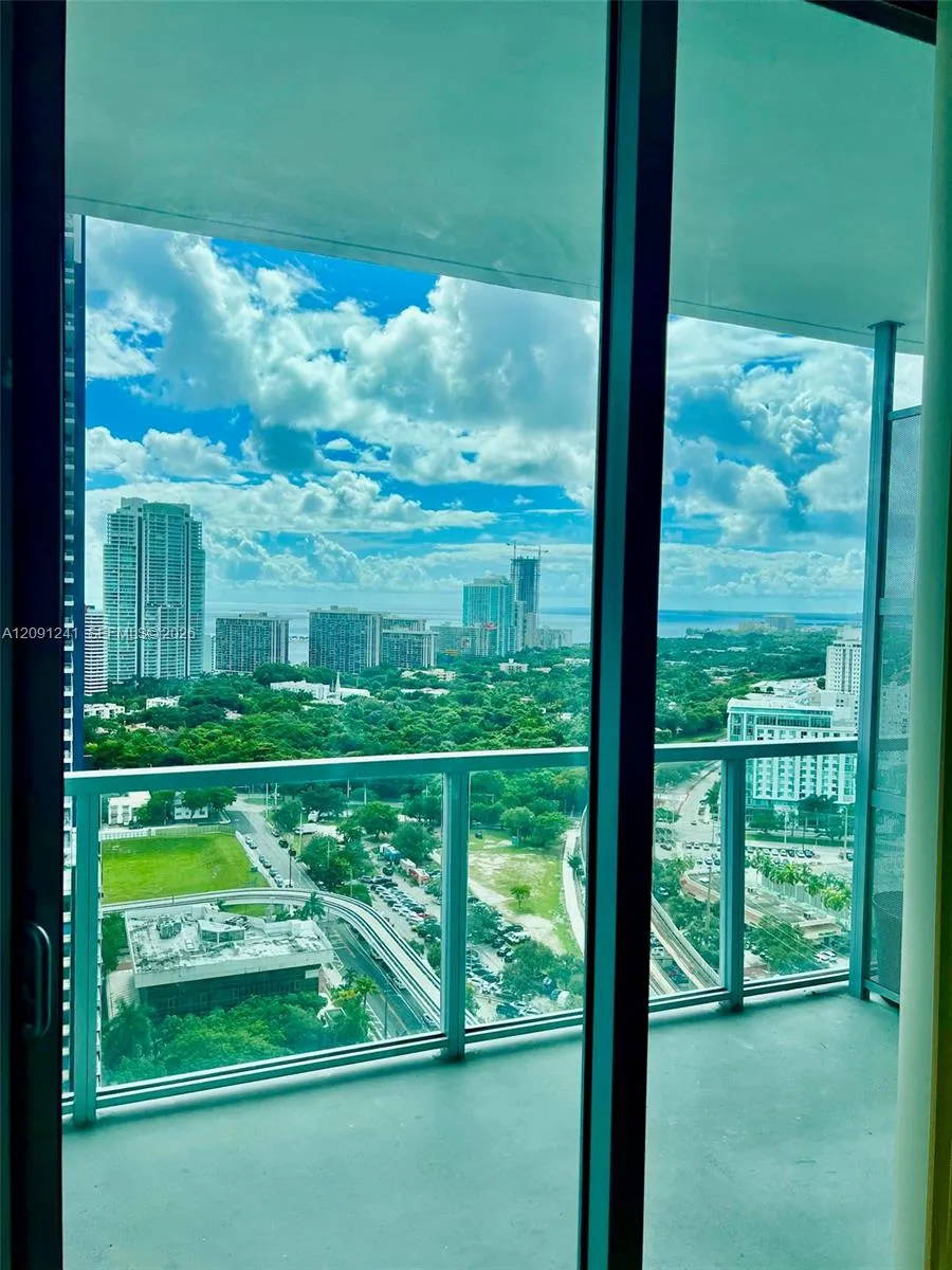 79 SW 12th St #3005 Miami, FL 33130