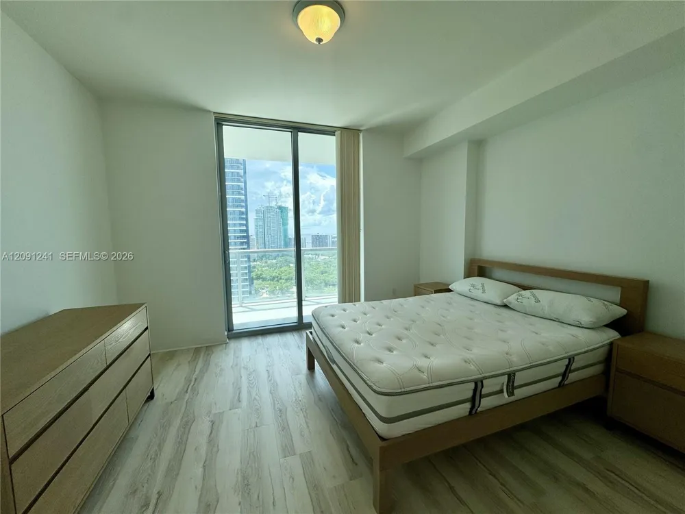 79 SW 12th St #3005 Miami, FL 33130