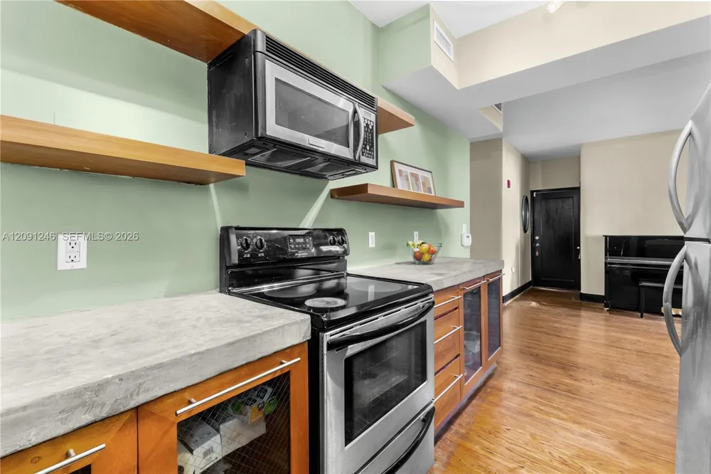 711 14th St #4 Miami Beach, FL 33139