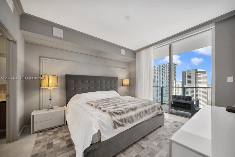 88 SW 7th St #3205 Miami, FL 33130