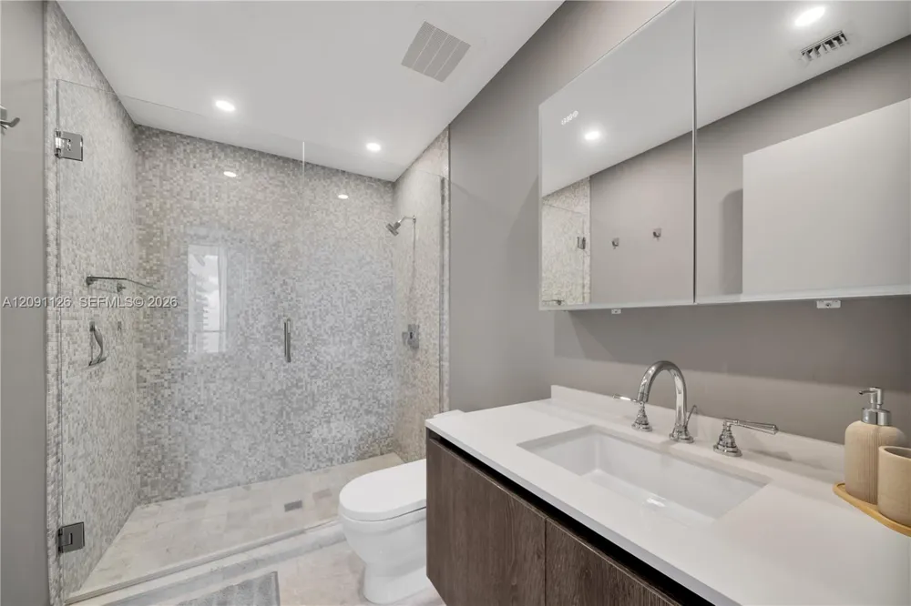 88 SW 7th St #3205 Miami, FL 33130