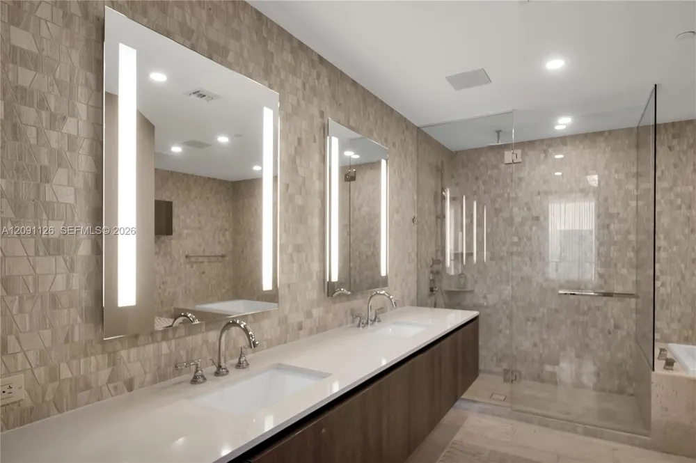 88 SW 7th St #3205 Miami, FL 33130
